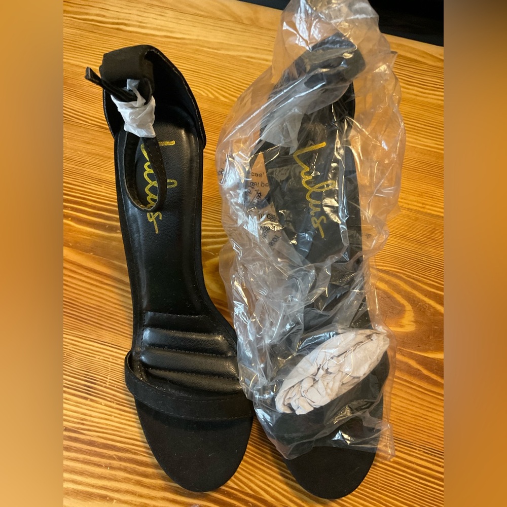 Lulus Loveliness black Ankle Strap 4" Stiletto Heel NEW in box